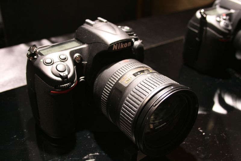 Illustration for article titled Hands On D3 and D300 Impressions: Beefy and Beautiful